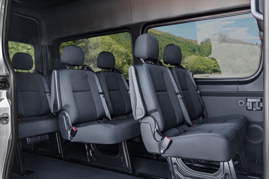 Интерьер Mercedes-Benz Sprinter 319 CDI Tourer 2018 года  (WW) (фото 20 из 35)